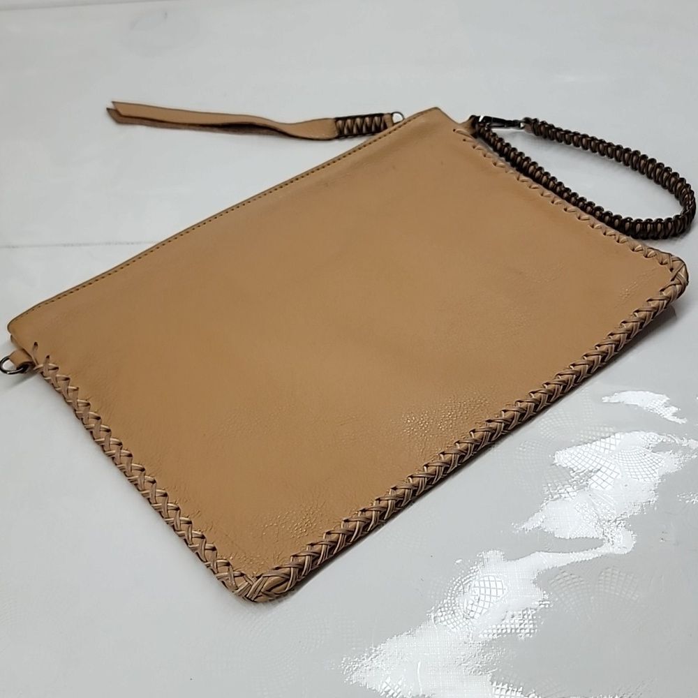 Calista Maxi Pochette In Tan